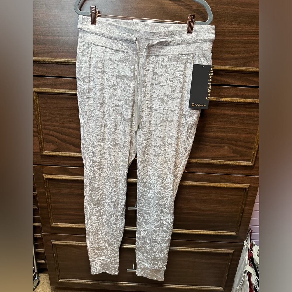 NWT Special Edition Lululemon Ready to Crush Jogger Size 10